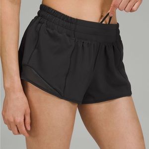 Lululemon Athletica Hotty Hot Low Rose 2.5” Shorts with liner. NWT. Size 6